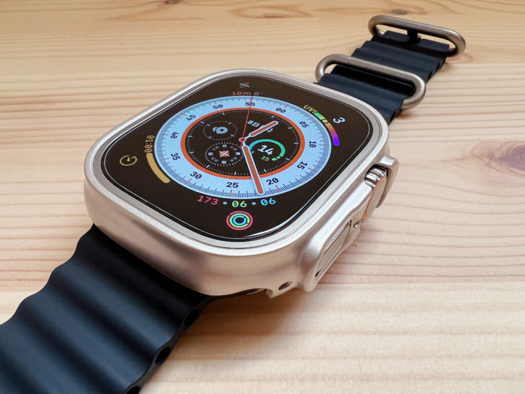 Apple Watch UltraにTALENANA for Apple Watch Ultra ケースを着用